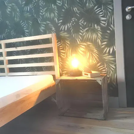 Charming House In With Terrace בית נופש