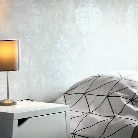 Charming House In With Terrace ספרימונט