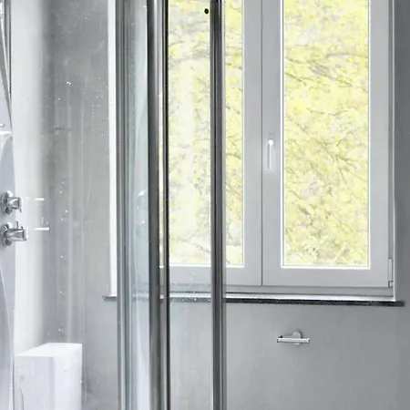 בית נופש Charming House In With Terrace ספרימונט